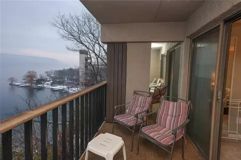 16 Cliffside Dr, South Bristol, NY 14424