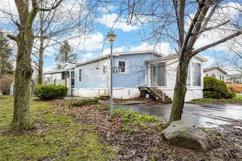 211 Sunset Dr, Holley, NY 14470