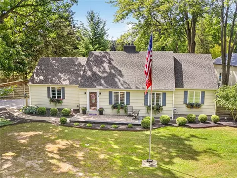 9 Oakwood Ln, Wheatland, NY 14546