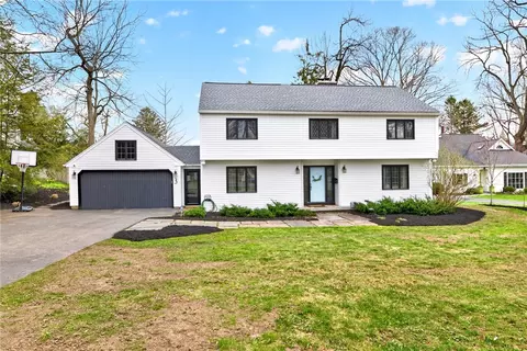 3 Stonegate Ln, Pittsford, NY 14534