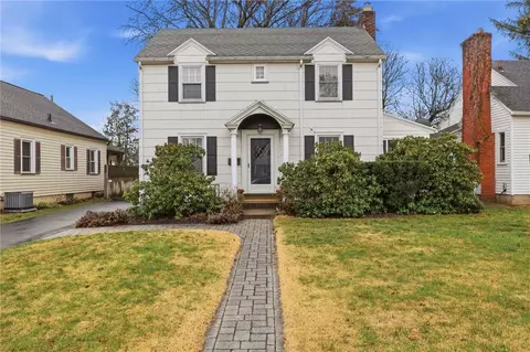 53 Hedgegarth Dr, Irondequoit, NY 14617