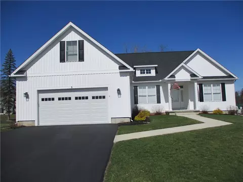 8 Royal Court Ct, Horseheads, NY 14845