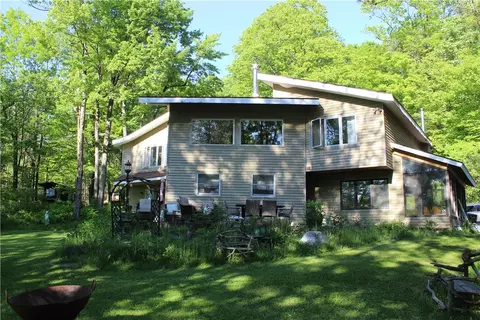714 Pleasant Valley Rd, Sherburne, NY 13460