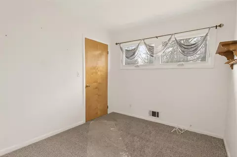 Bedroom - 168 Willowen Dr, Irondequoit, NY 14609 photo 6 of 7