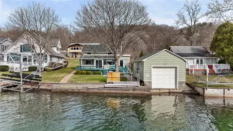 822 E Lake Rd, Barrington, NY 14527