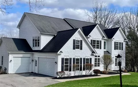 540 Clover Hills Dr, Rochester, NY 14618