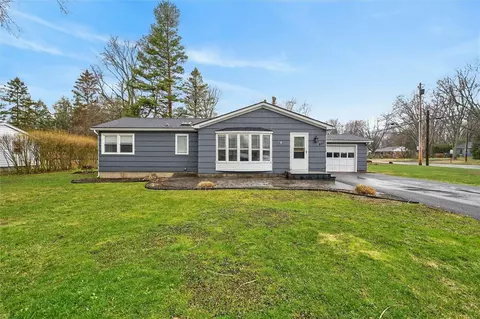 667 Hard Rd, Webster, NY 14580