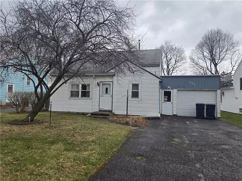 206 Haddon Rd, Greece, NY 14626