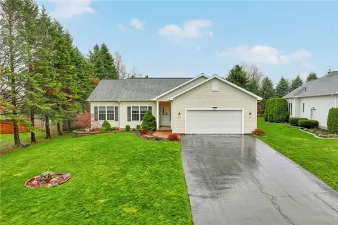 117 Hawthorne Dr, Ogden, NY 14559