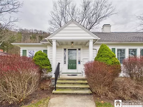Exterior - 422 York St, Olean, NY 14760 photo 8 of 9