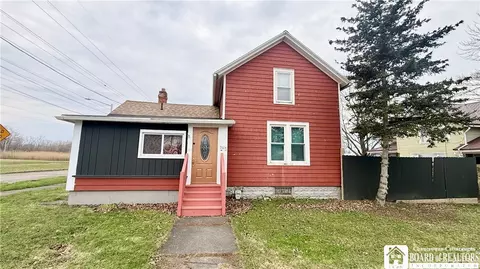 261 W Lake Shore Dr, Dunkirk, NY 14048