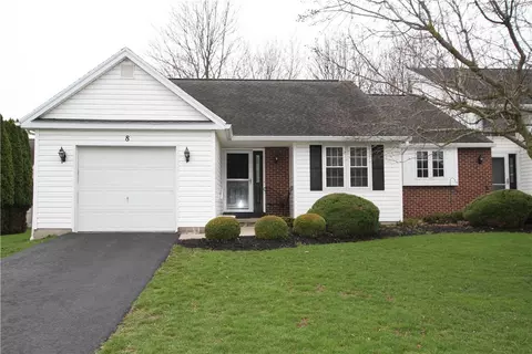 8 Foxtail Ln, Chili, NY 14514