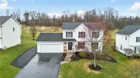 441 Parkside Trl, Macedon, NY 14502
