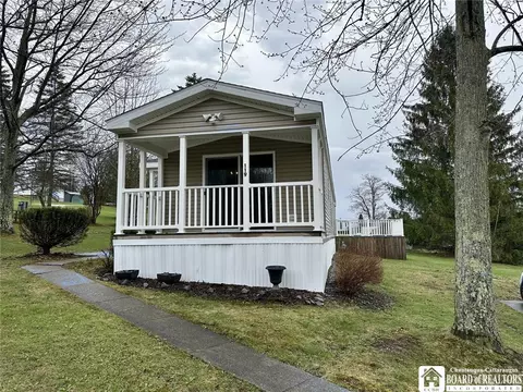 119 Greenhurst Village Dr, Ellery, NY 14701