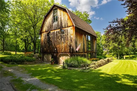 1050 Strong Rd, Victor, NY 14564