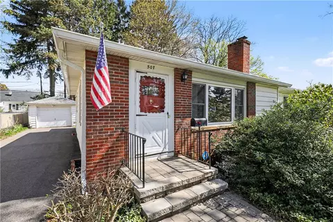 507 Beechwood Dr, East Rochester, NY 14445