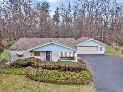 538 Glenview Ct, Webster, NY 14580