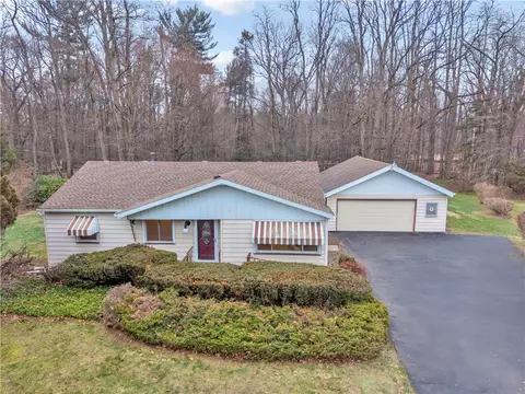 538 Glenview Ct, Webster, NY 14580