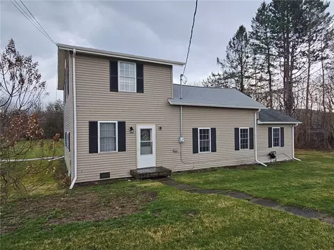 76 Hammond St, Big Flats, NY 14814
