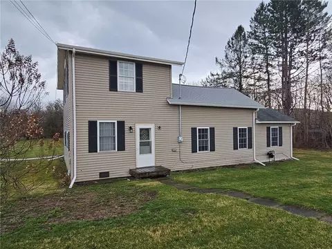 76 Hammond St, Big Flats, NY 14814