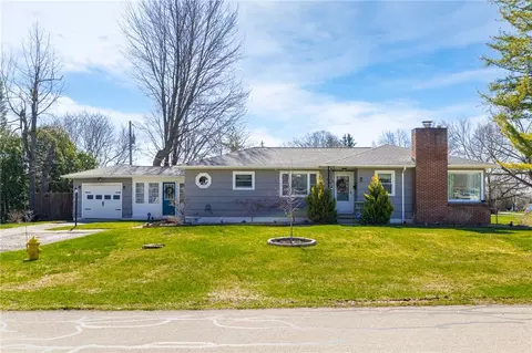 19 Earl Dr, Chili, NY 14624