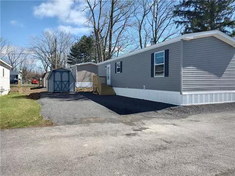 13 Birch Dr, Auburn, NY 13021