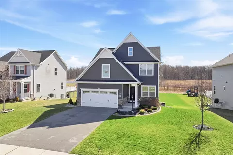 35 Harvest Ridge Trl, West Henrietta, NY 14586