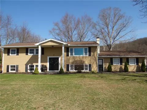 17 Redwing Ln, Horseheads, NY 14845