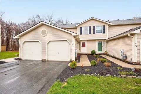 175 Courtshire Ln, Penfield, NY 14526