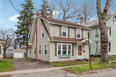 57 High St, Sweden, NY 14420
