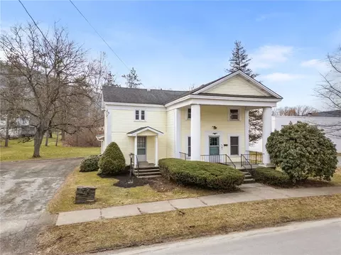 26 Laurel Bank Ave, Deposit, NY 13754
