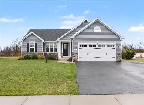 5978 Ivory Drive Dr, Farmington, NY 14425