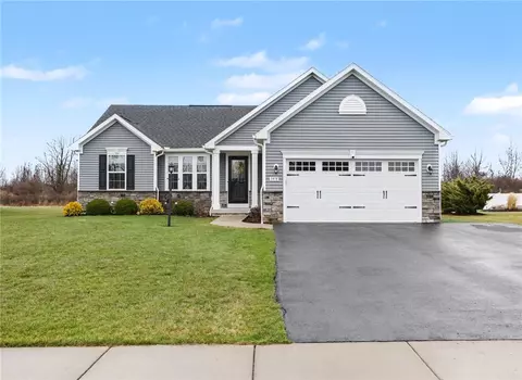 5978 Ivory Drive Dr, Farmington, NY 14425