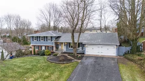16 Whitecliff Dr, Pittsford, NY 14534