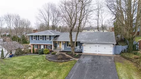 16 Whitecliff Dr, Pittsford, NY 14534