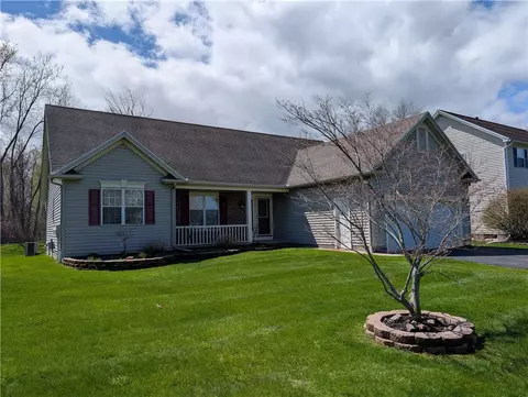 55 Barclay Ct, Greece, NY 14612