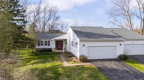 20 Brandywine Ln, Perinton, NY 14450