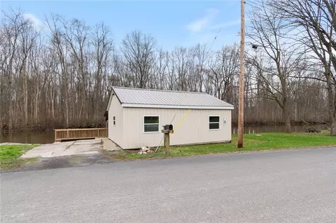 1461 River Rd, Galen, NY 14433