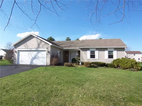940 Limpet Dr, Webster, NY 14580