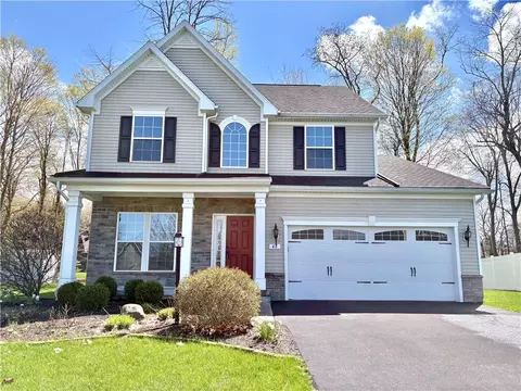 48 Willow Brg, Penfield, NY 14526