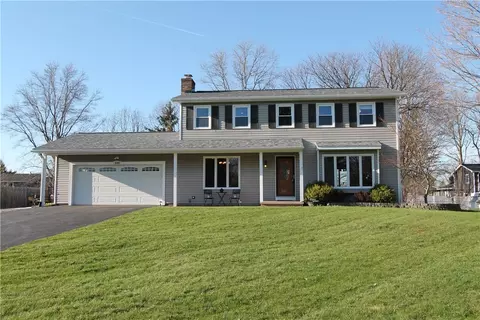 6164 Hunters Dr, Farmington, NY 14425
