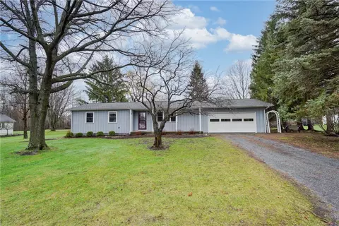 5195 Laura Ln, Canandaigua, NY 14424