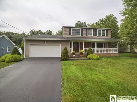 32 University Park, Pomfret, NY 14063