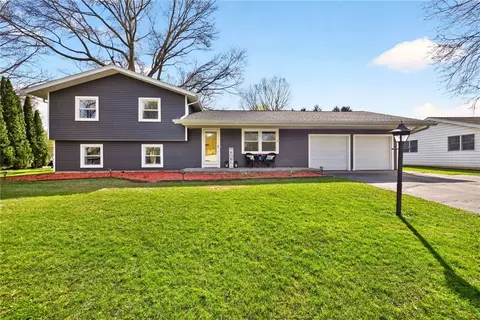 30 Stuyvesant Rd, Pittsford, NY 14534