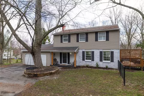 47 Boxwood Ln, Perinton, NY 14450