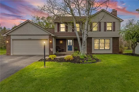 1252 Hardwood Ln, Webster, NY 14580
