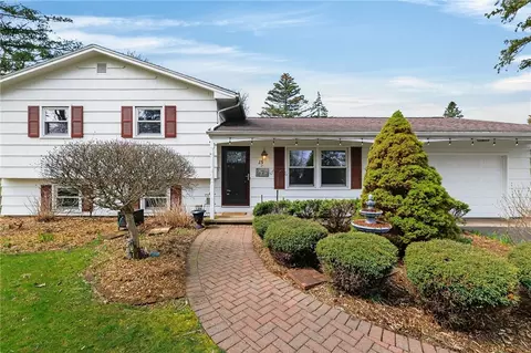 15 Matthew Dr, Perinton, NY 14450
