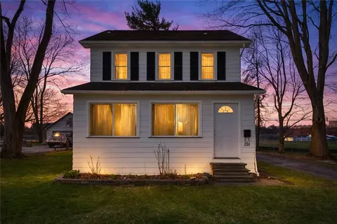 121 Brooklawn Dr, Rochester, NY 14618