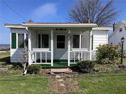 8701 Lakeview Dr, Somerset, NY 14012