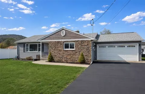 9 Crestview Dr W, Southport, NY 14871